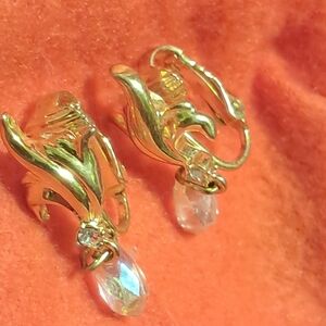 Vintage Avon Gold Tone dangling crystal Clip On Earrings
